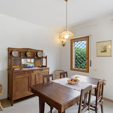Apartment Guesthost - Cosy Flat With Garden And Parking Cernobbio
