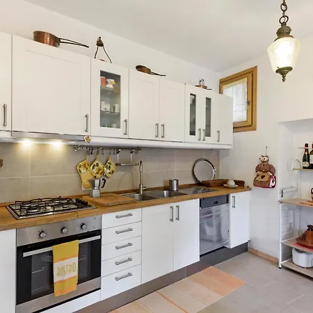 Guesthost - Cosy Flat With Garden And Parking Apartment *