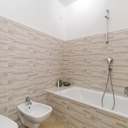 公寓 Cosy Flat With Garden And Parking