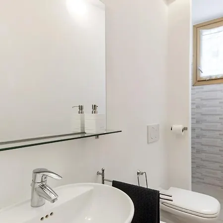 公寓 Cosy Flat With Garden And Parking