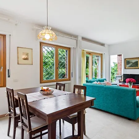 Guesthost - Cosy Flat With Garden And Parking Apartment Cernobbio