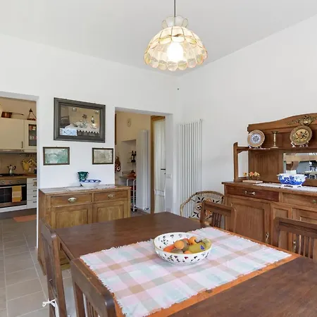Guesthost - Cosy Flat With Garden And Parking Apartment Cernobbio