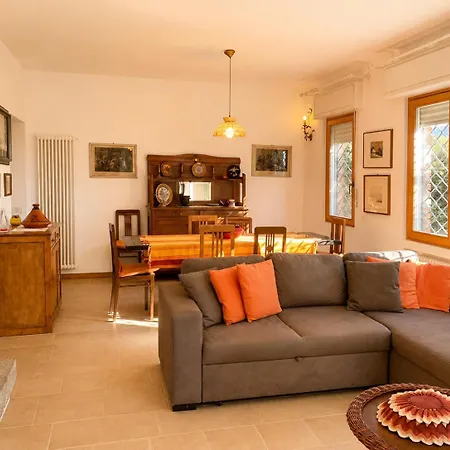 Apartment Guesthost - Cosy Flat With Garden And Parking