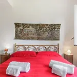 Guesthost - Cosy Flat With Garden And Parking Apartment Cernobbio
