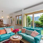 Guesthost - Cosy Flat With Garden And Parking Apartment