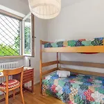 Guesthost - Cosy Flat With Garden And Parking