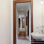 Guesthost - Cosy Flat With Garden And Parking Apartment