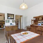 Guesthost - Cosy Flat With Garden And Parking Apartment Cernobbio