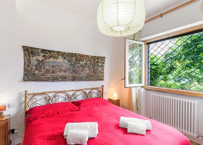Cosy Flat With Garden And Parking Черноббио