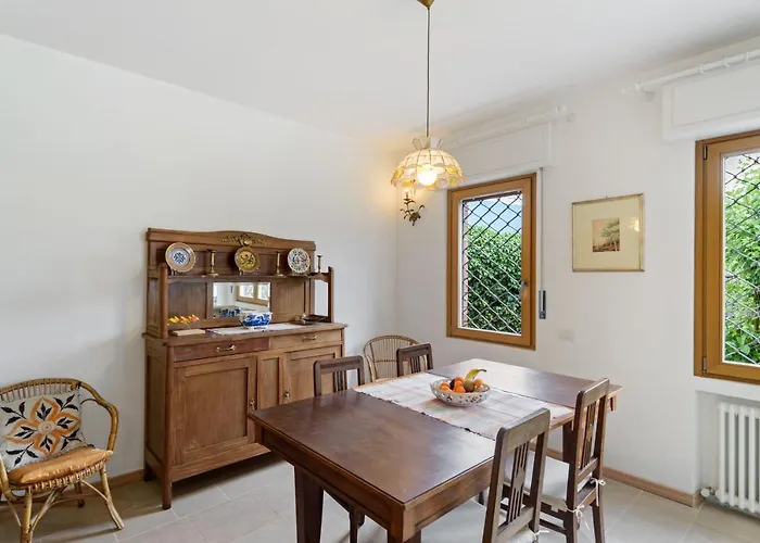 Апартаменты Cosy Flat With Garden And Parking Черноббио