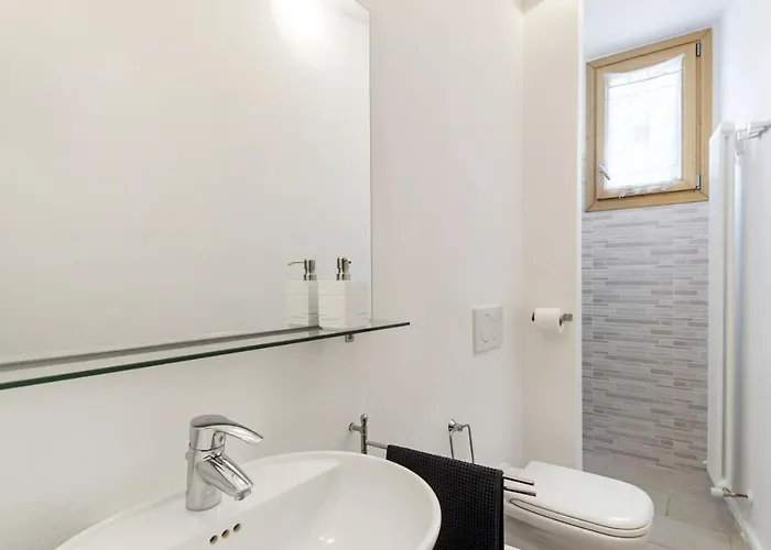 아파트 Cosy Flat With Garden And Parking