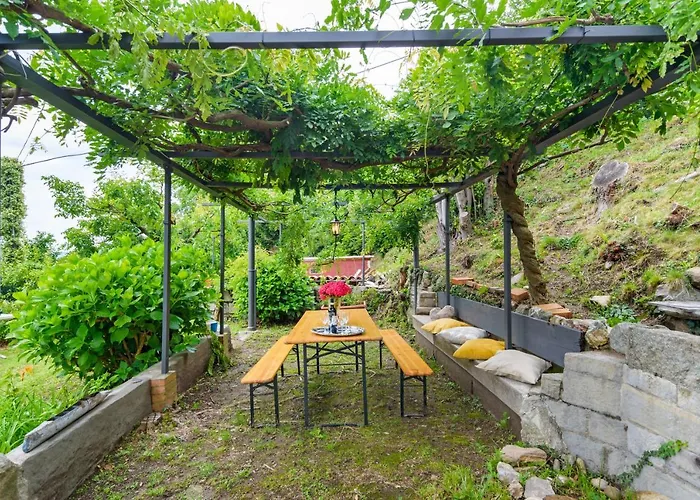 Cosy Flat With Garden And Parking Черноббио