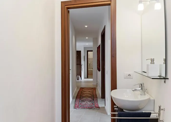 Cosy Flat With Garden And Parking 아파트